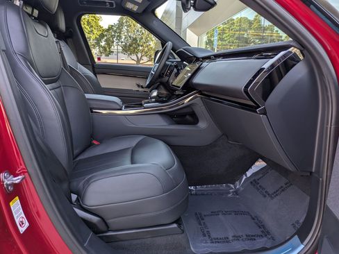 New 2025 Land Rover Range Rover Sport SE image 17