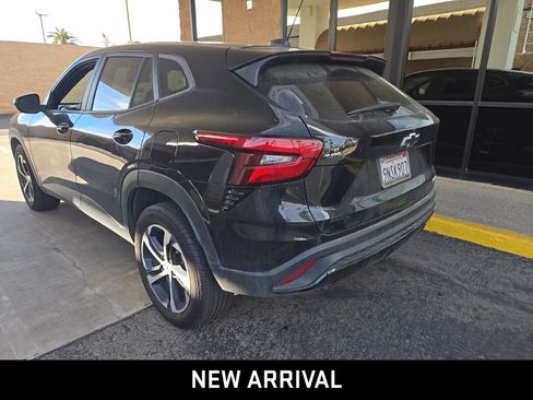 Certified 2024 Chevrolet Trax RS w/ Driver Confidence Package image 5