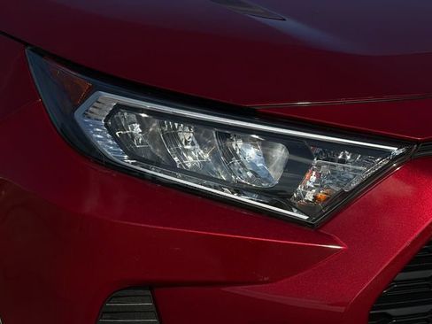 Used 2020 Toyota RAV4 XLE w/ Convenience Package FWD image 29