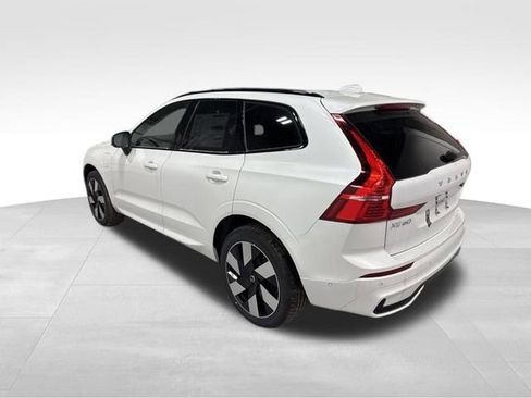 Used 2025 Volvo XC60 T8 Plus w/ Climate Package image 4