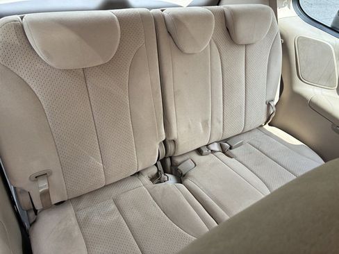 Used 2008 Hyundai Entourage GLS FWD image 16