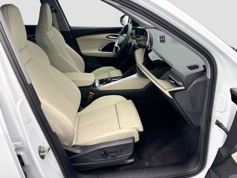 Certified 2025 Audi Q5 Premium Plus w/ Premium Plus image 19