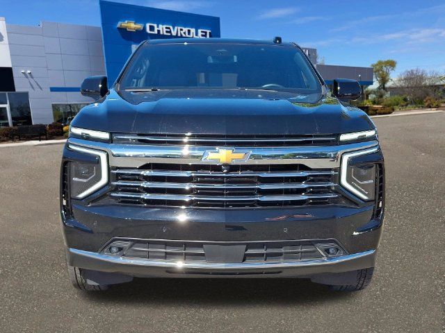 Used 2025 Chevrolet Suburban LT w/ Comfort Package AWD/4WD image 23