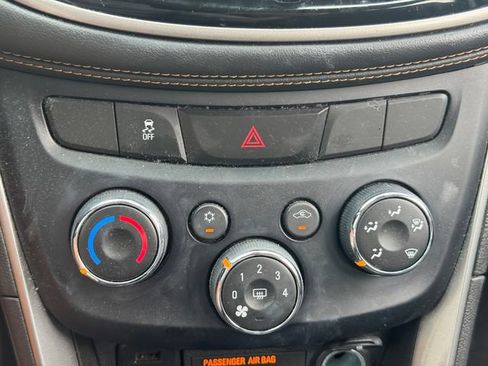 Used 2019 Chevrolet Trax LS FWD image 32