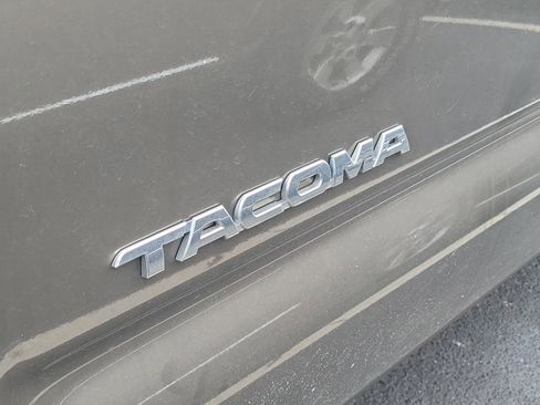 Used 2015 Toyota Tacoma 4x4 Double Cab w/ SR5 Package image 6