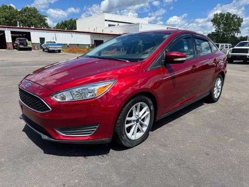 Used 2017 Ford Focus SE w/ Cold Weather Package FWD image 1