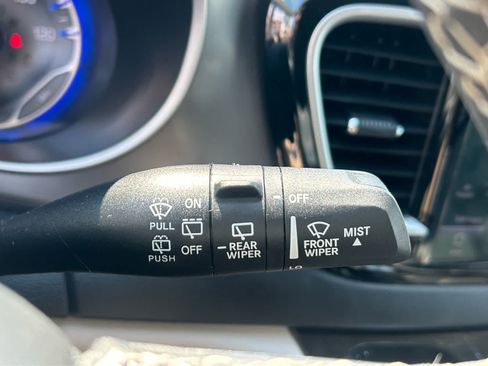 Used 2023 Chrysler Pacifica Touring-L FWD image 28