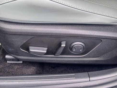 Used 2024 Hyundai Elantra Limited image 24