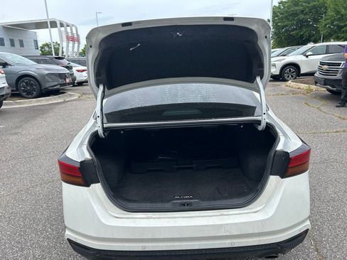 Used 2024 Nissan Altima 2.5 SR FWD image 15