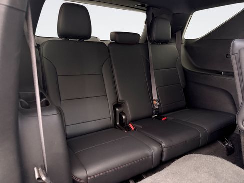 Used 2024 Chevrolet Traverse Z71 w/ LPO, Floor Liner Package AWD/4WD image 19