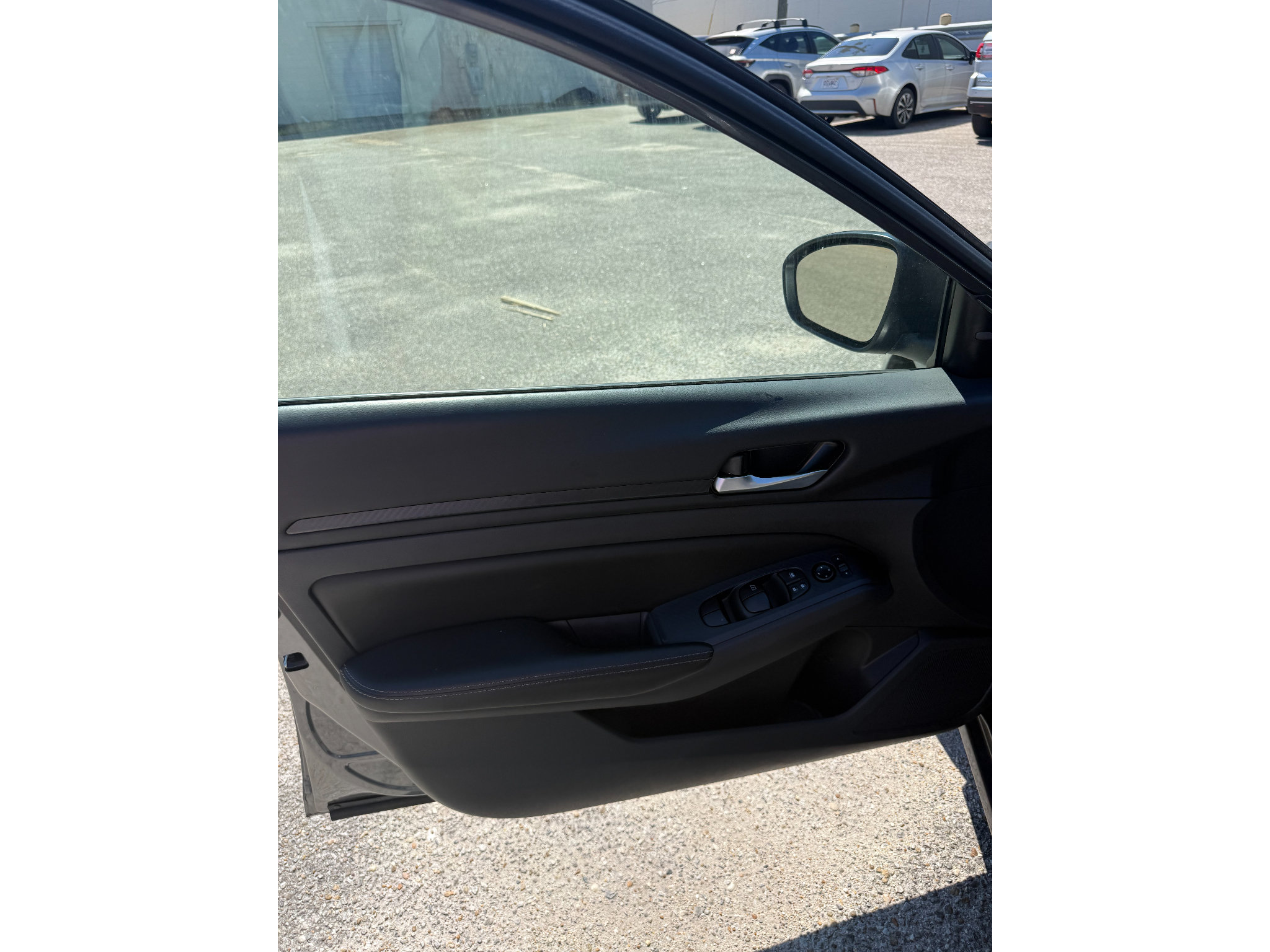 Used 2025 Nissan Altima 2.5 SV FWD image 14