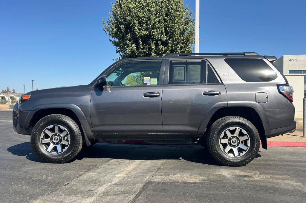 Used 2022 Toyota 4Runner TRD Off-Road AWD/4WD image 7
