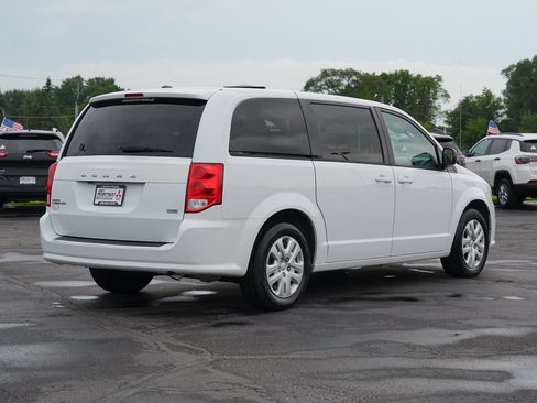 Used 2018 Dodge Grand Caravan SE w/ UConnect Hands-Free Group FWD image 3