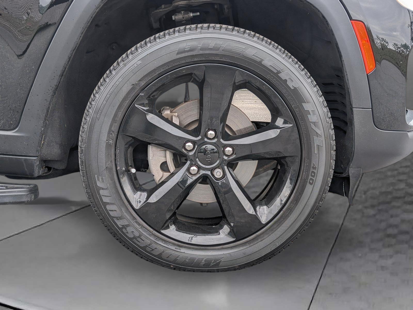 Used 2024 Jeep Grand Cherokee Altitude AWD/4WD image 9