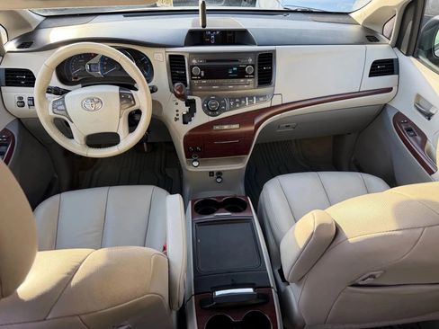 Used 2014 Toyota Sienna XLE image 33