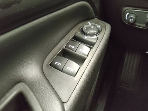 Used 2020 Chevrolet Equinox LT w/ Driver Convenience Package image 27