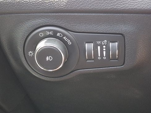 Used 2018 Jeep Compass Latitude w/ Popular Equipment Group AWD/4WD image 22