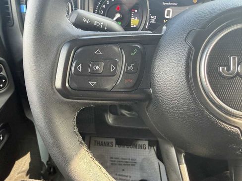 Used 2025 Jeep Wrangler Unlimited Rubicon 4xe AWD/4WD image 29