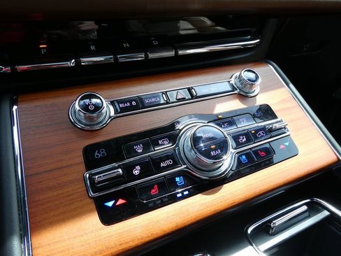 Used 2020 Lincoln Aviator Reserve w/ Equipment Group 202A AWD/4WD image 32