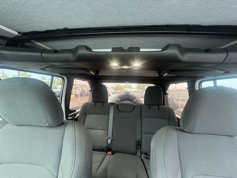Used 2022 Jeep Wrangler Unlimited Sport AWD/4WD image 12