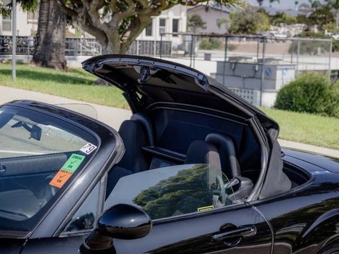 Used 2014 MAZDA MX-5 Miata Club image 17