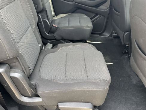 Used 2020 Chevrolet Traverse LT w/ Driver Confidence II Package AWD/4WD image 16