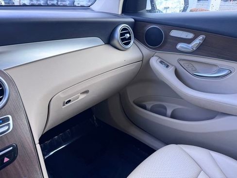 Used 2021 Mercedes-Benz GLC 300 4MATIC image 18
