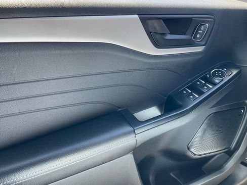 Used 2022 Ford Escape SE w/ SE Sport Appearance Package FWD image 40