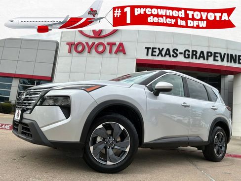 Used 2025 Nissan Rogue SV FWD image 1