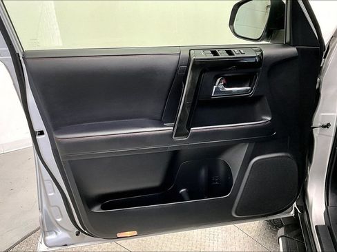 Used 2023 Toyota 4Runner TRD Off-Road Premium w/ Moonroof Package AWD/4WD image 18