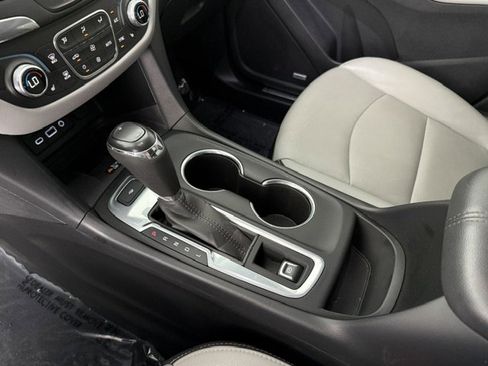 Used 2020 Chevrolet Equinox Premier FWD image 13