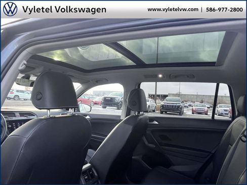 Certified 2021 Volkswagen Tiguan SE w/ Panoramic Sunroof Package image 16