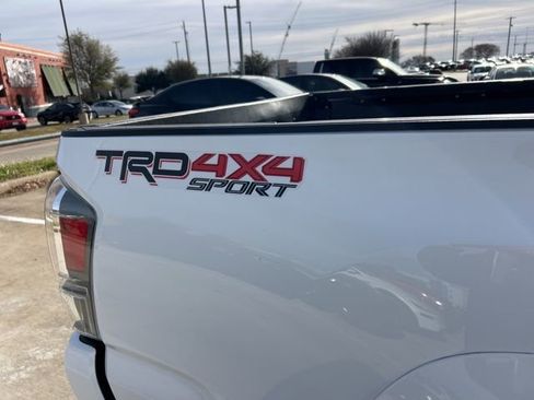 Used 2022 Toyota Tacoma TRD Sport image 4