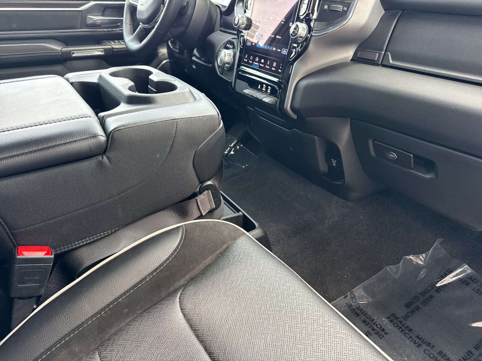 Used 2025 RAM 1500 Laramie AWD/4WD image 17