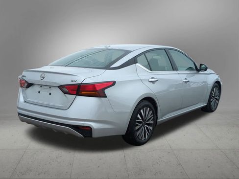 Used 2024 Nissan Altima 2.5 SV image 6