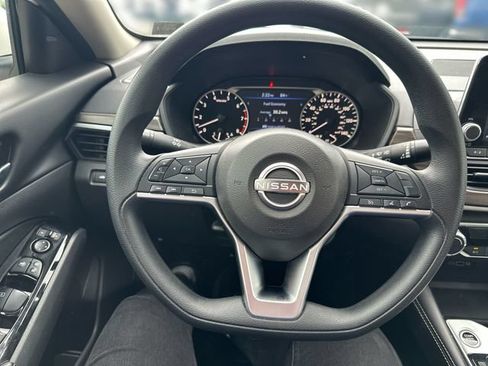 Used 2023 Nissan Altima 2.5 SV AWD/4WD image 16