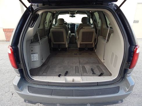 Used 2005 Chrysler Town & Country Touring w/ Luxury Group image 32