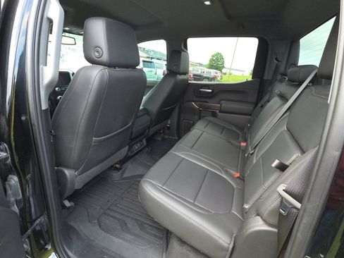 Used 2019 GMC Sierra 1500 SLT w/ X31 Off-Road Package AWD/4WD image 14