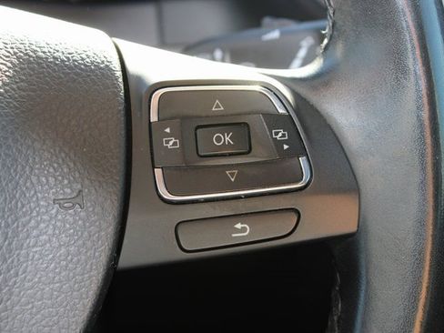 Used 2017 Volkswagen Tiguan Sport image 18