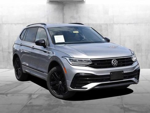 Certified 2022 Volkswagen Tiguan SE R-Line AWD/4WD image 2