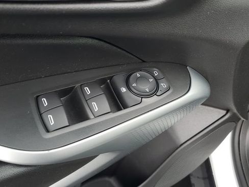 Certified 2025 Chevrolet Trax LS FWD image 14