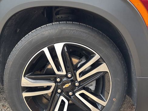 Used 2023 Chevrolet TrailBlazer LT FWD image 3