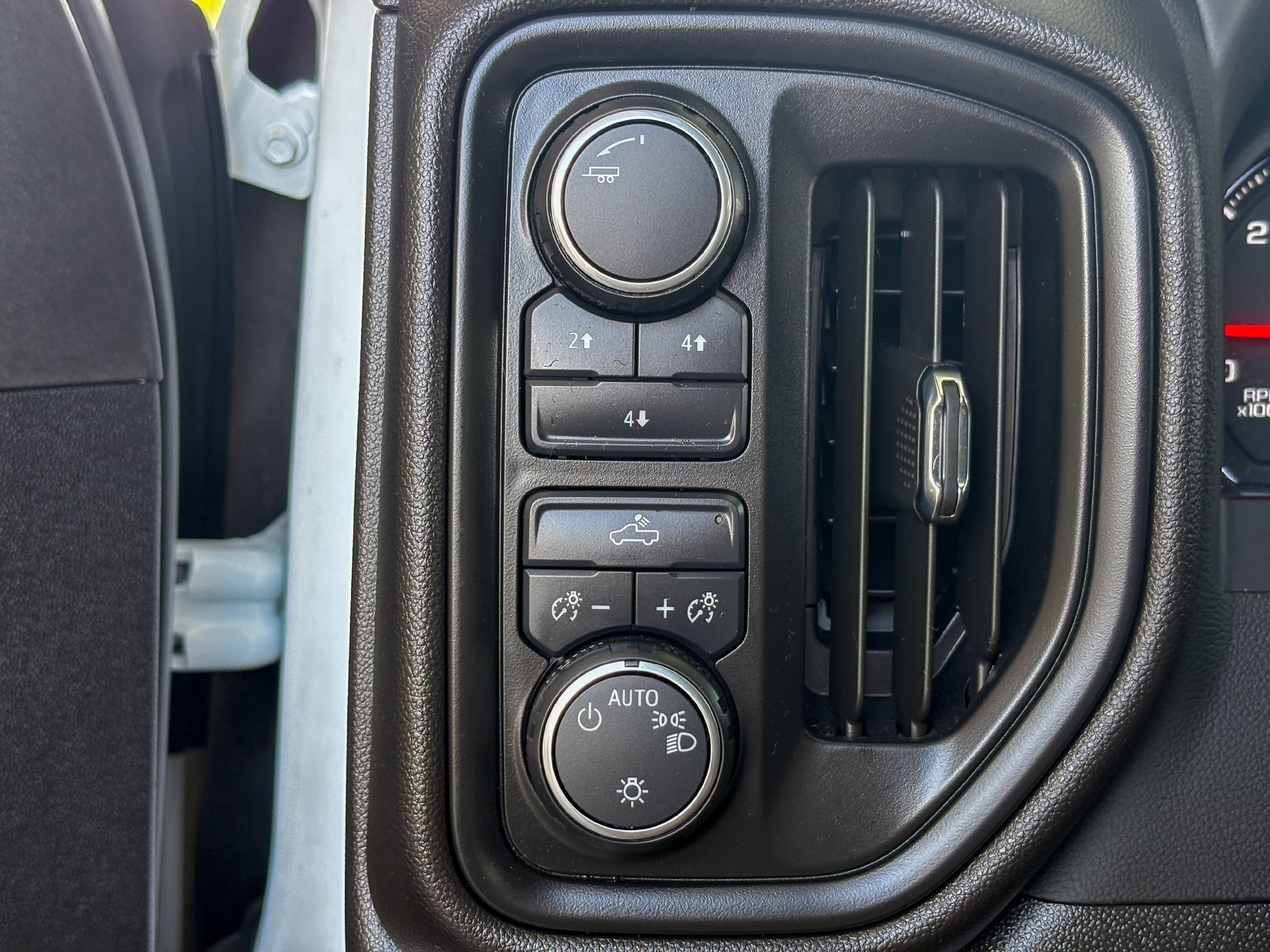 Used 2025 Chevrolet Silverado 2500 Custom w/ Custom Convenience Package AWD/4WD image 30