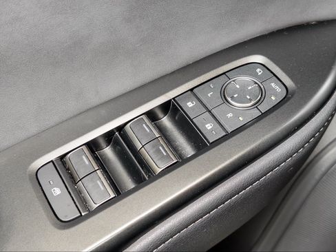 Used 2025 Lexus RZ 450e AWD/4WD image 8