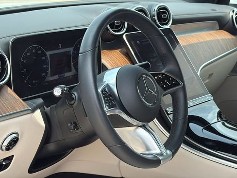 Used 2024 Mercedes-Benz GLC 300 4MATIC image 9