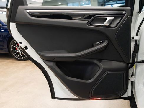 Used 2024 Porsche Macan image 19