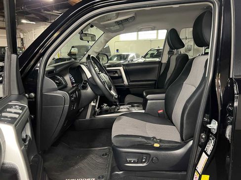 Used 2015 Toyota 4Runner SR5 AWD/4WD image 21