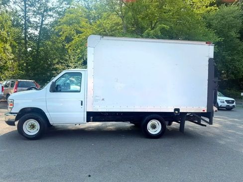 Used 2012 Ford E-350 and Econoline 350 Super Duty RWD image 4