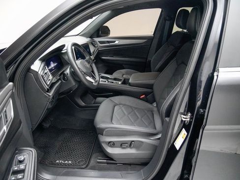 Used 2024 Volkswagen Atlas Cross Sport SE image 3