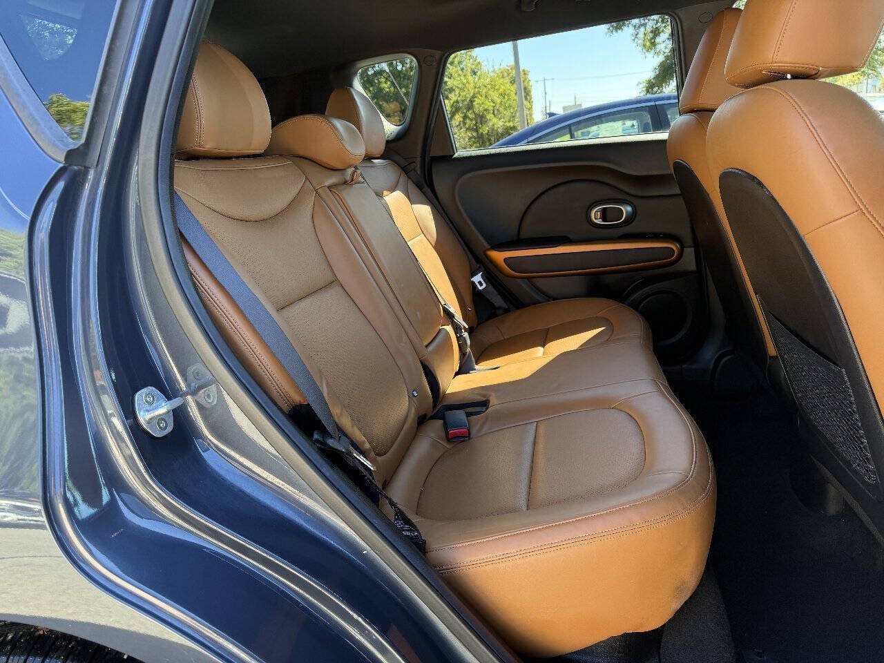Used 2015 Kia Soul ! w/ Sun & Sound Package FWD image 16